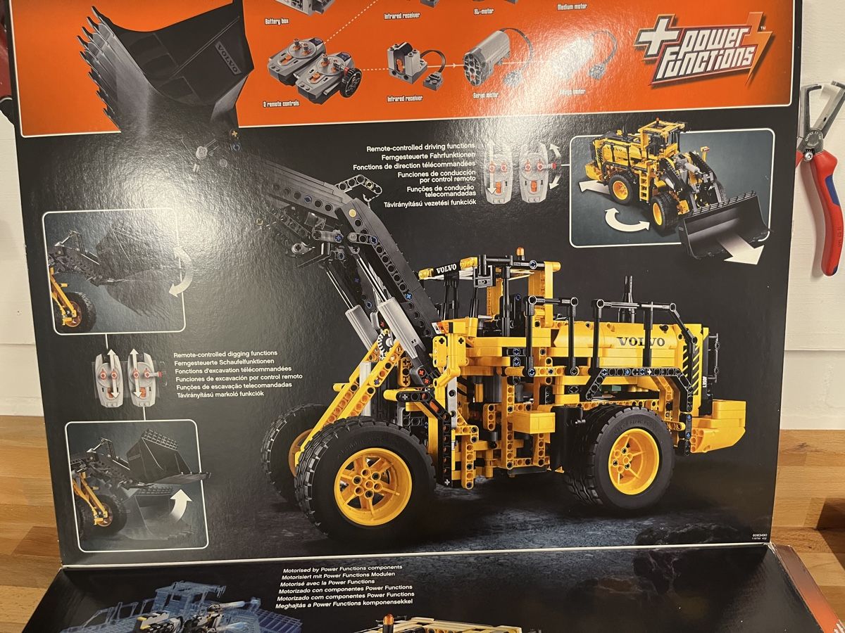 Lego Kit di costruzioni: Lego Technic Volvo Radlader 42030 – Usato da embrach venduto da kialle 4