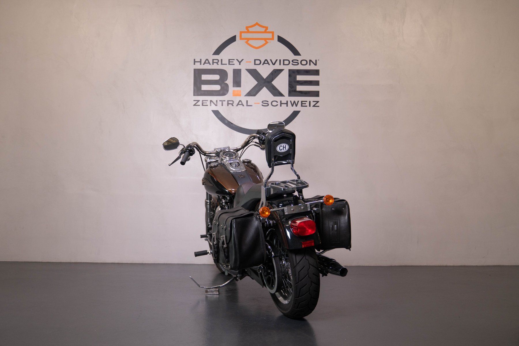 Harley-Davidson Chopper: Harley-Davidson Dyna Super Glide Custom FXDC Anniversary – Gebraucht aus Hünenberg von Maxim369 3