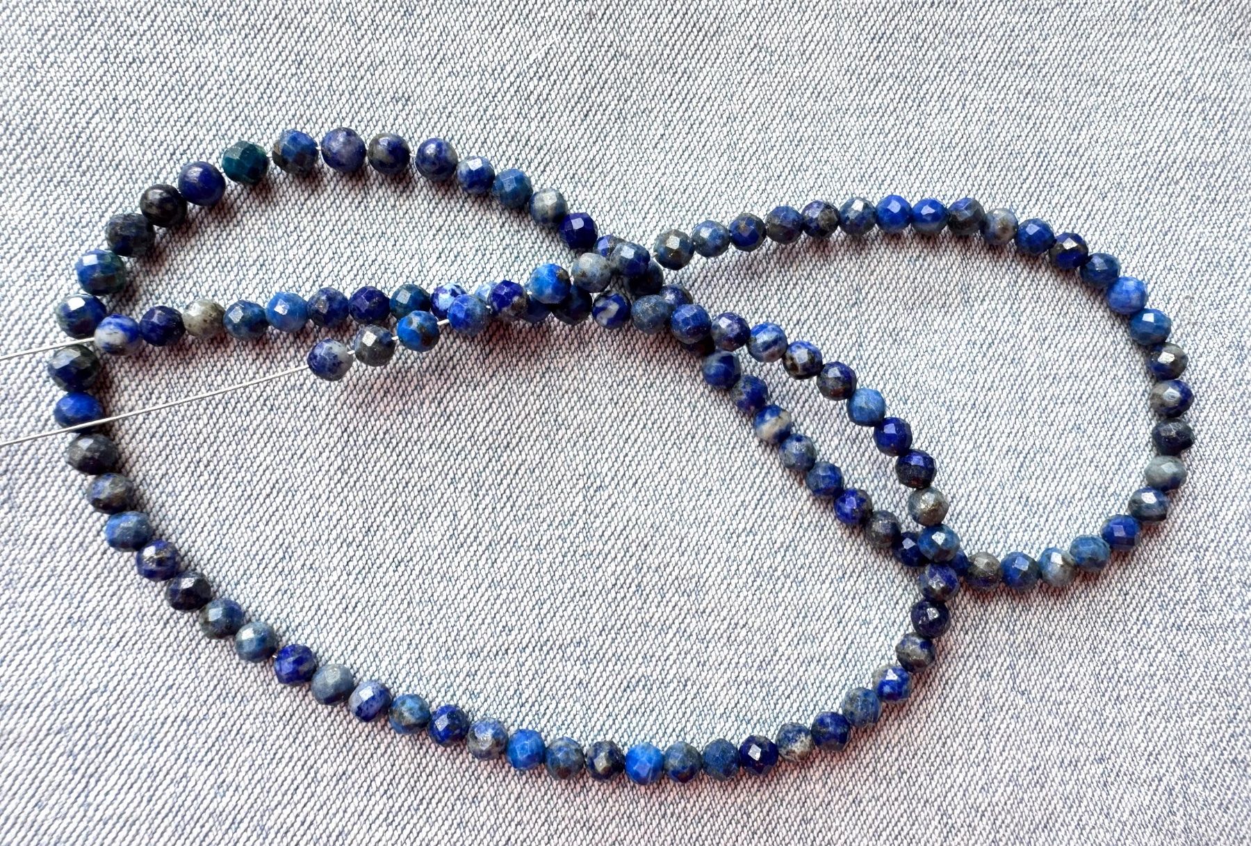 Catenine: Lapis Lazuli  facettiert  Strang    4mm      auf Flexdraht – Nuovo e nell'imballaggio originale da Leuggern venduto da gemshow 4
