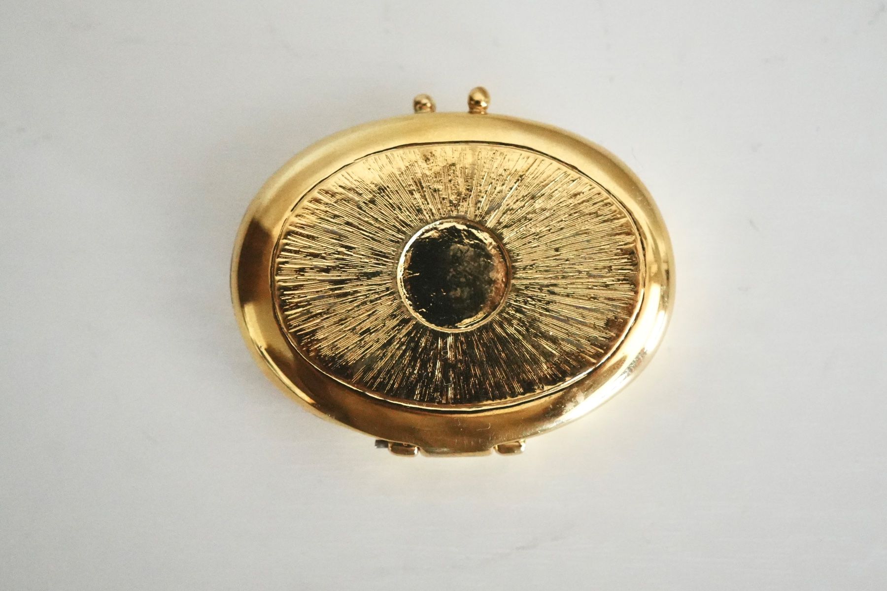 Estée Lauder Profumi & Eau de Toilette: Estée Lauder Solid Perfume Compact vintage oval gold 5 cm – Usato da Volketswil venduto da HeredisAntiques 2