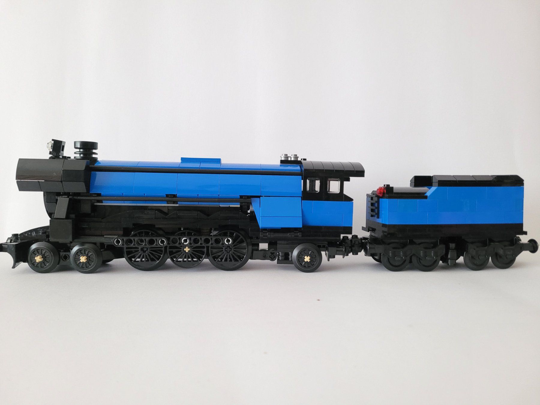 Lego Baukästen: Train Lego Blue Emerald Night, construit sur schéma 10194 – Gebraucht aus La Tour-de-Peilz von estelle69 1