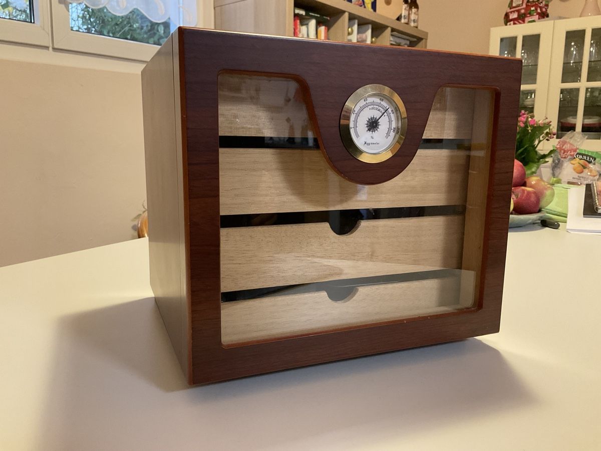 Humidor per sigari: Humidor Cube - 50 Zigarren – Usato da Bischofszell venduto da tconnexheady