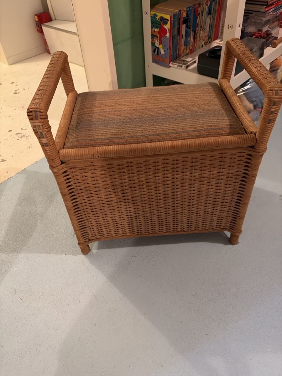 Hocker: Antike Nähtruhe - Hocker  – Gebraucht aus Root von 156500 3