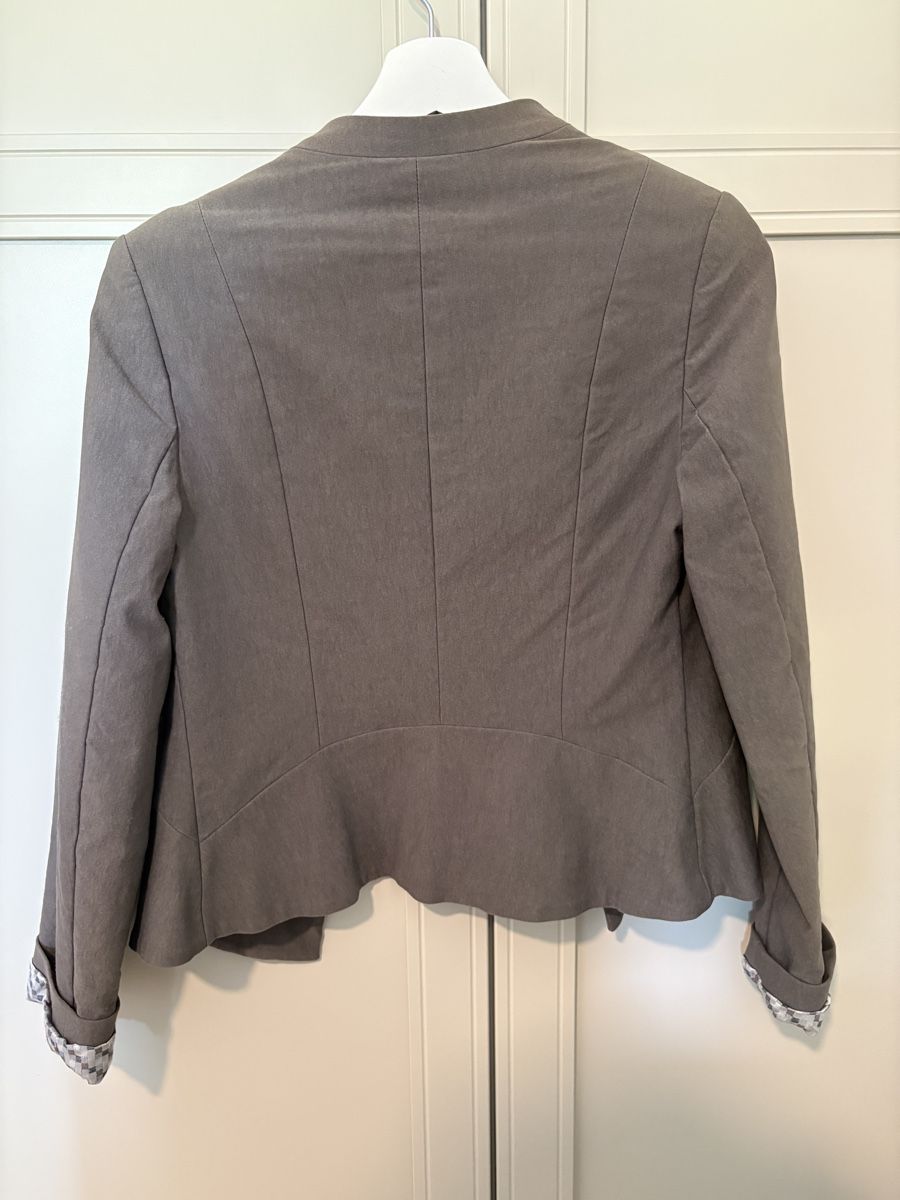 Vestes: Grey viscose veste 38 – D'occasion à Rolle par gos_2xy5 3