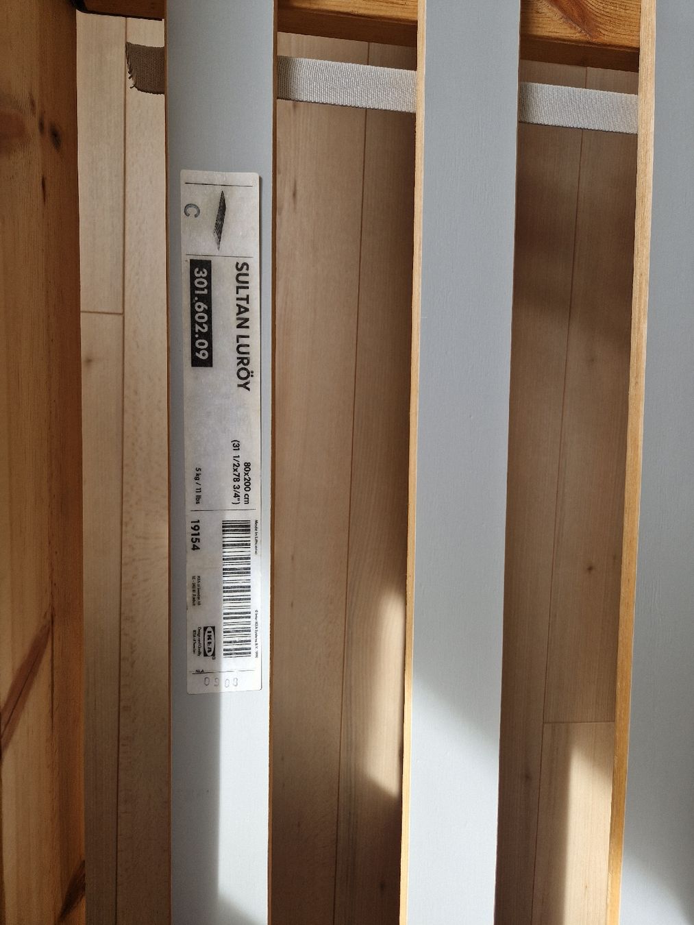 Holzartikel: Ikea Pine Bed Frame with Slats - King Size – Gebraucht aus Adliswil von Nazia1981 1