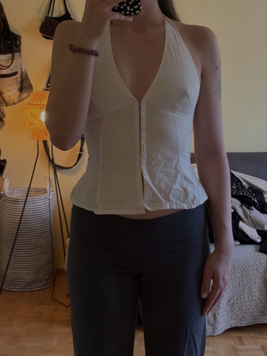 Weekday Top: Top von Weekday – Usato da Basel venduto da pau_w9yw 1