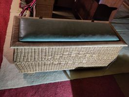 Vintage Truhenbank, Rattankorb mit Kissen, Landhausstil!