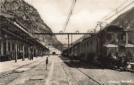Göschenen UR Bahnhof mit SBB Elektrolokomotive