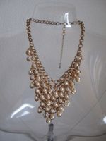 Elegante Goldkette mit Perlen, Statementkette