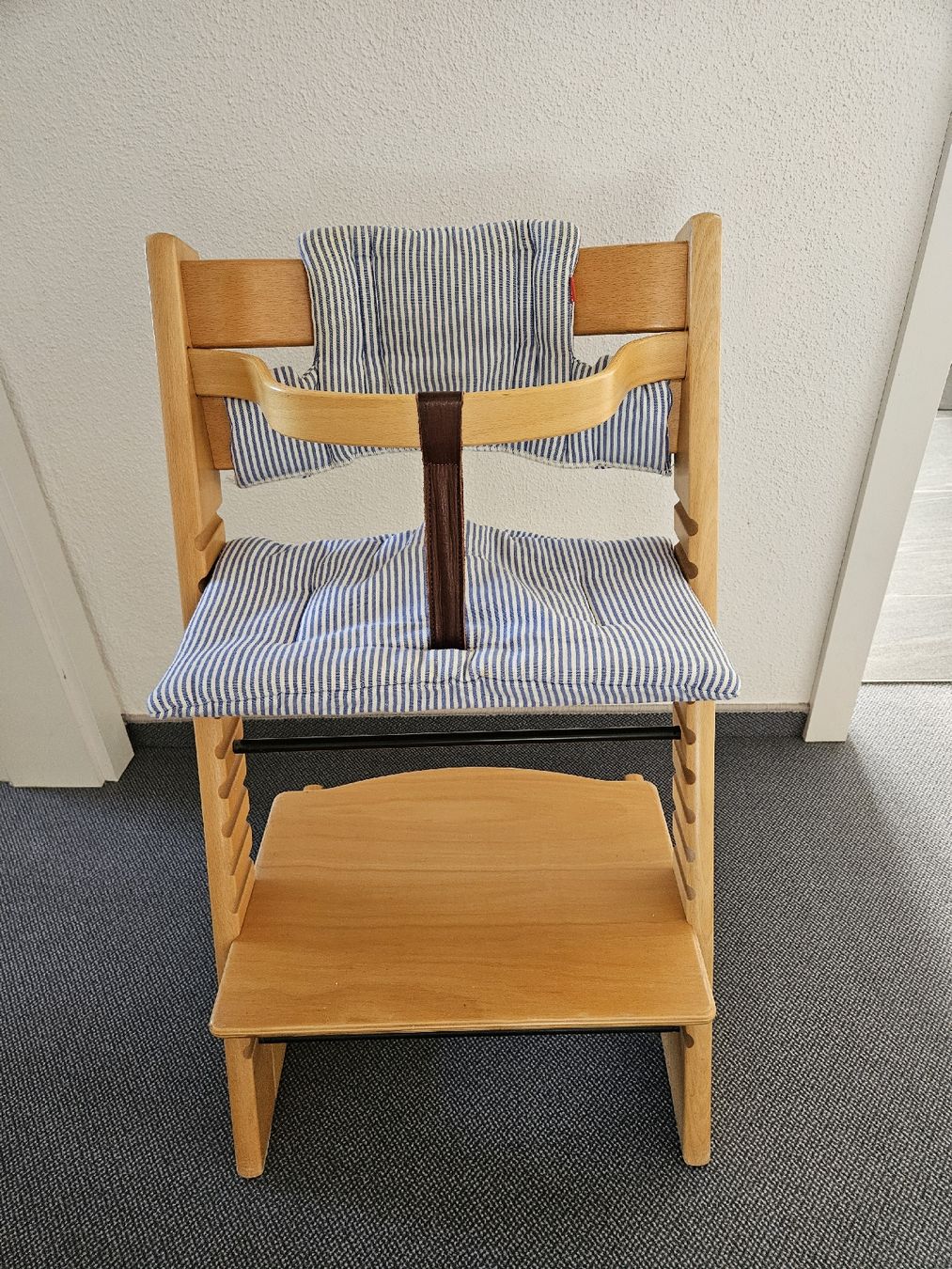 Stokke Seggioloni: Tripp Trapp Stokke mit Tisch – Usato da Zuzwil SG venduto da Nanzel0