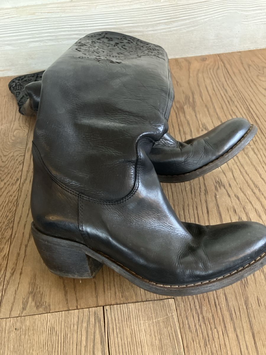 Scarpe da donna: Schwarze Lederstiefel mit tollem Muster, Grösse 38/39 – Usato da Muralto venduto da jac_hkz5 2