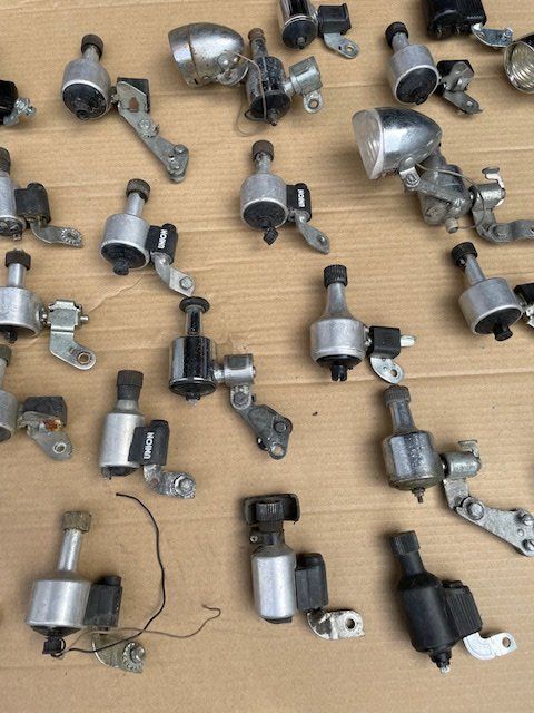 Pezzi di ricambio: 1 lot de dynamo vélo vintage – Usato da Ursy venduto da DK8 2