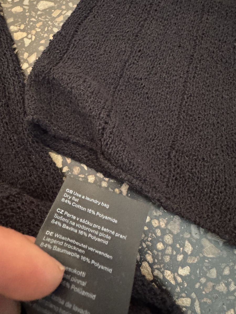 Weekday Blusen: Weekday black long sleeve top size small – Gebraucht aus Zürich von gva_r9gs 2