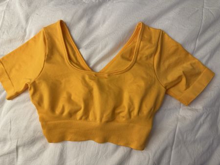 Top court jaune Bo+Tee S  parfait été