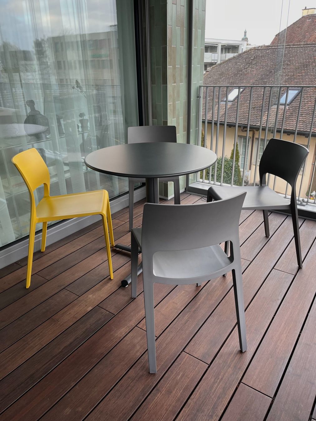 Arper Stühle: Designer Gartenstühle Arper Juno, stapelbar, 4 Stk. – Gebraucht aus Wohlen AG von kissne4 1