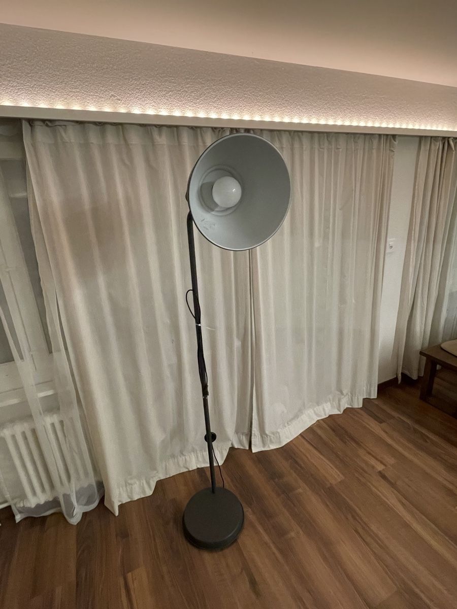 Ikea Lampes: HEKTAR Standleuchte (dunkelgrau) – D'occasion à St. Gallen par Hampi2020