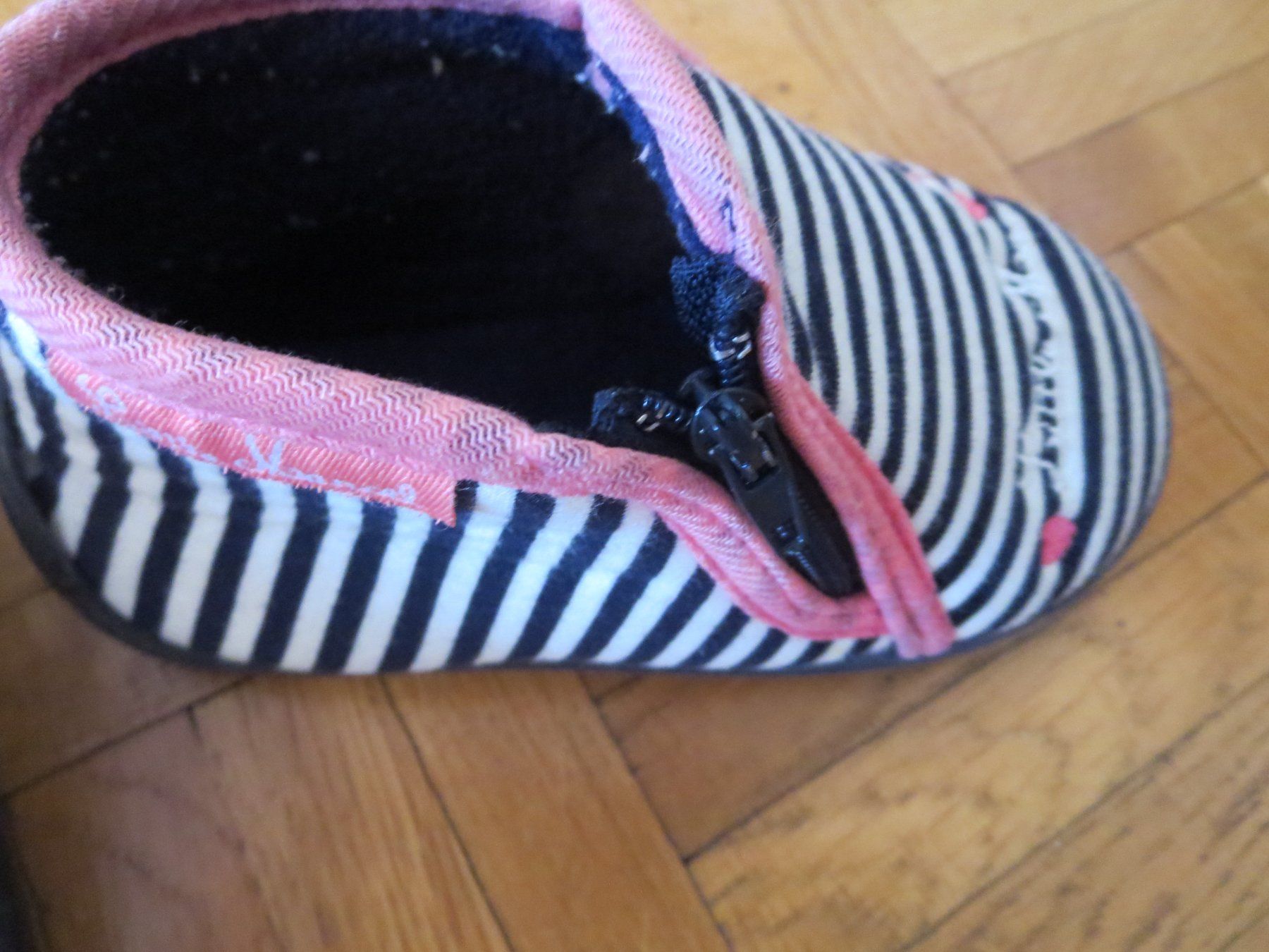 Schuhe für Mädchen: Kinder Gummi-Stiefeli /Hausschuhe /Gr. 23 – Gebraucht aus Wallisellen von Arvenstube 8