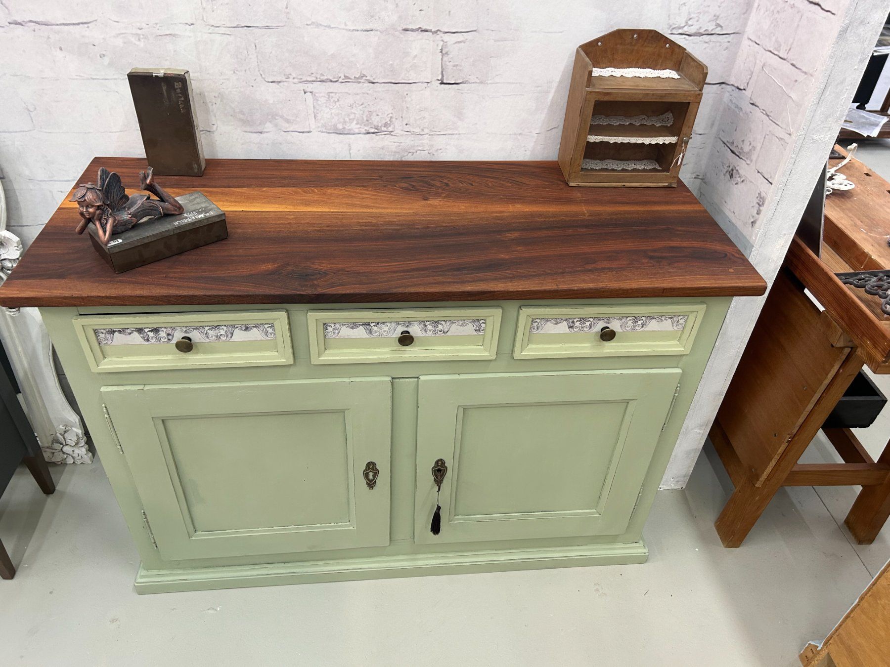 Cassettiere: Kommode Sideboard Anrichte Buffet Nussbaum vintage börnie's – Usato da Gränichen venduto da boernies01 3