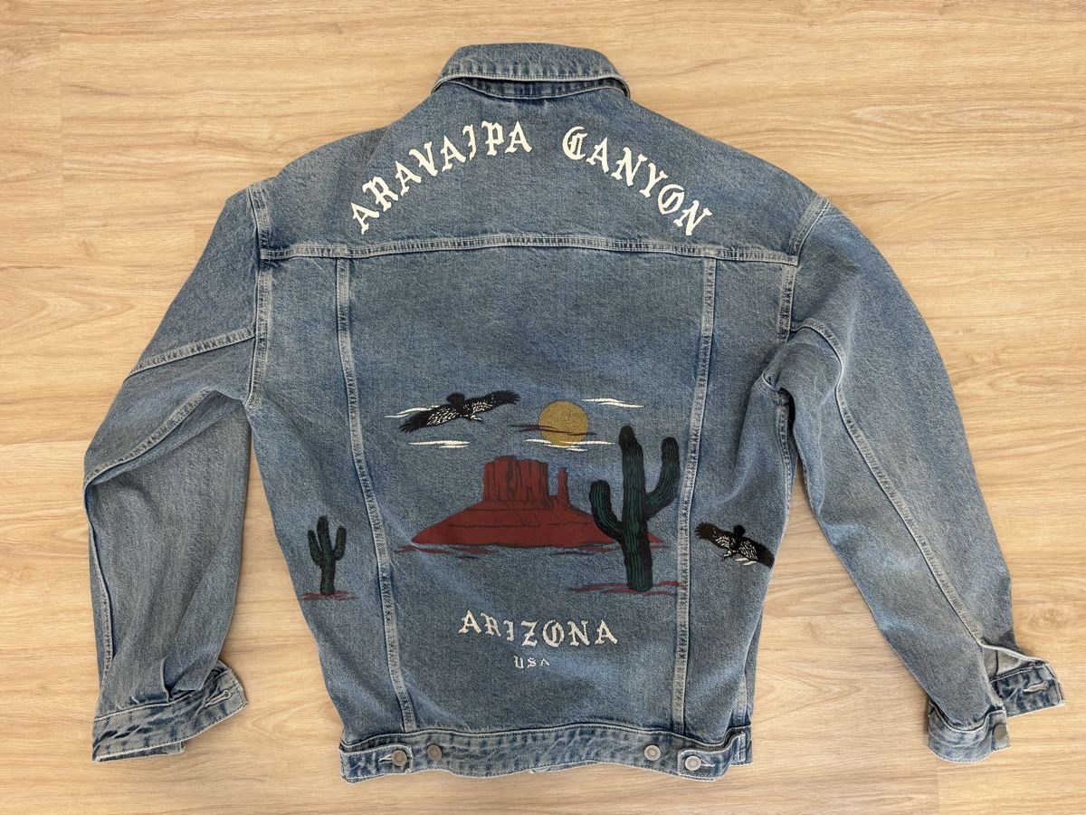Asos Giacche: Asos Jeansjacke mit Aufdruck, S – Nuovo (secondo la descrizione) da Maisprach venduto da jokoundklaas 1
