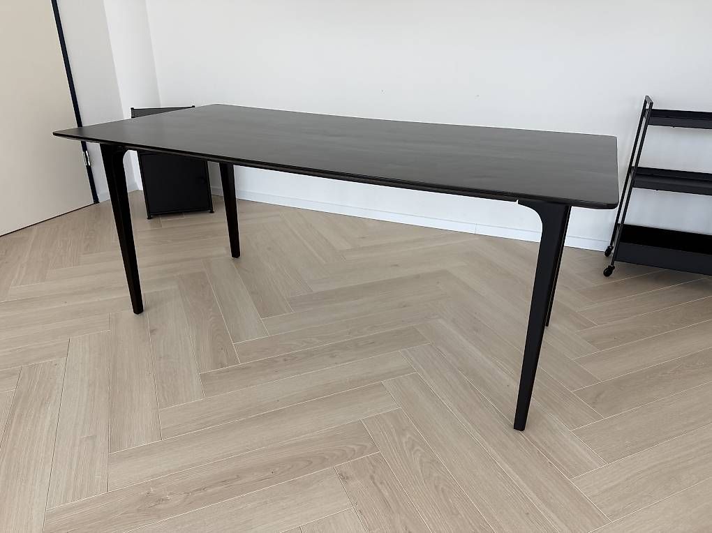 Tavoli: Moderner Holztisch in Schwarz (Westwing) – Usato da Kriegstetten venduto da saf_j6s5 1