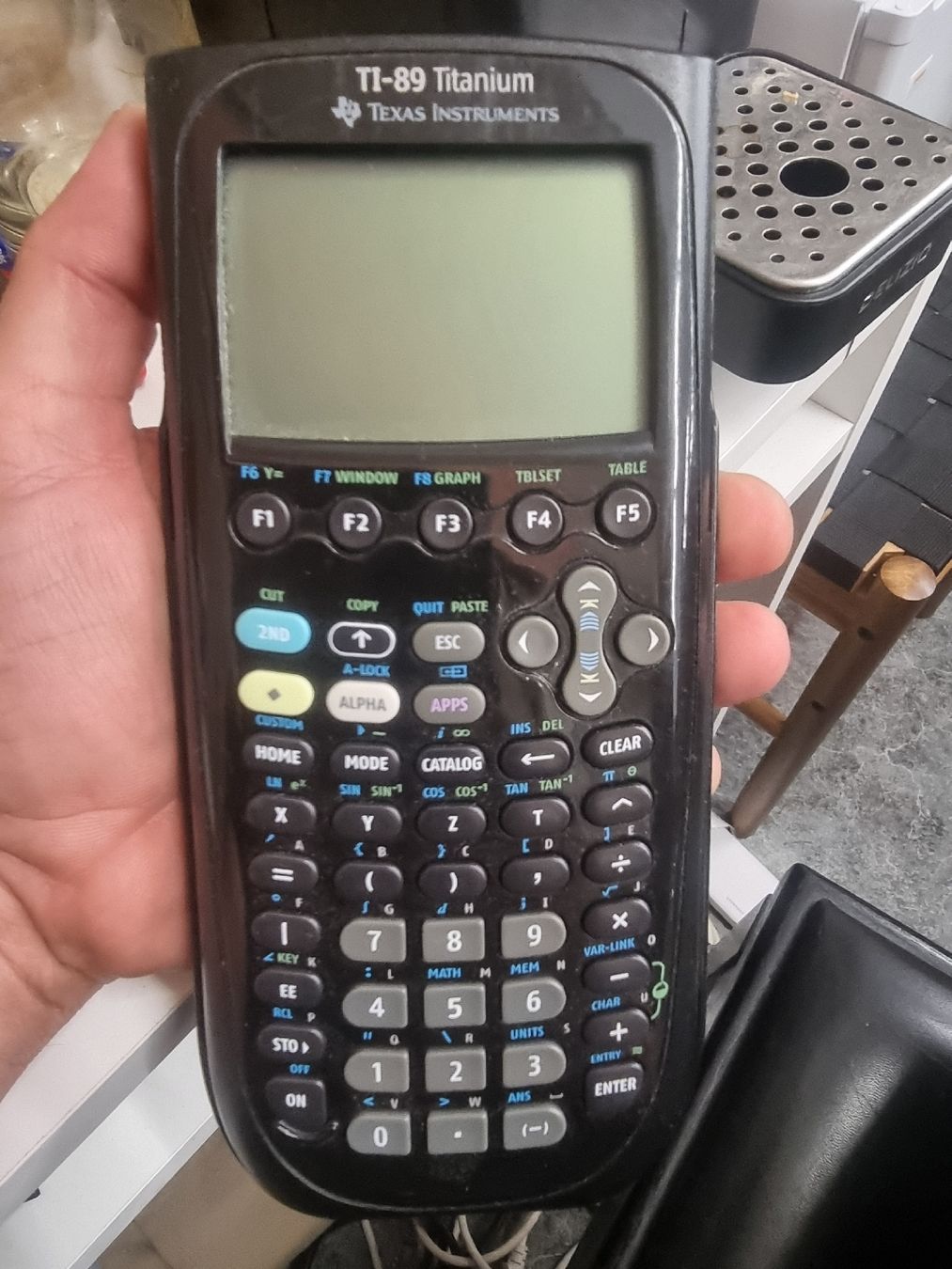 Texas Instruments Calcolatrici tascabili: Texas Instruments TI-89 Titanium Graphikrechner – Usato da Zürich venduto da Budget-Brocki