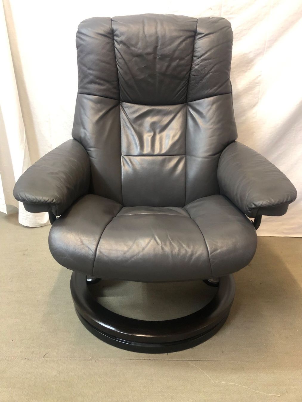 Stressless Sessel: Stressless plus Hocker in Leder grau – Gebraucht aus Brunnen von Allerwaren 1
