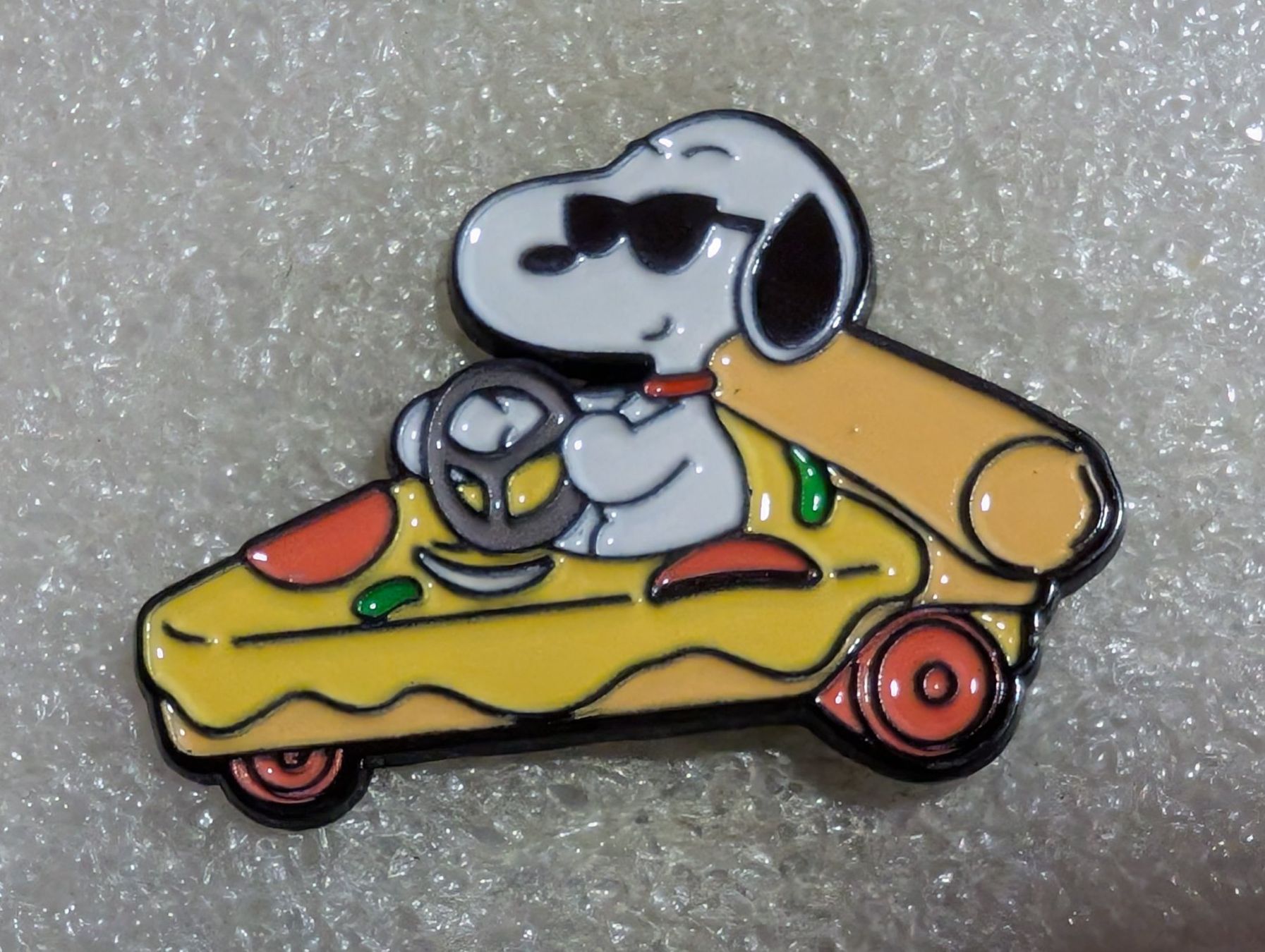 Placchette & Badge: Ansteckbutton 241: Snoopy – Usato da Oppligen venduto da Pin-Fall-Shop