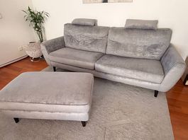 Magnifique canapé 2 places, avec pouf et un fauteuil Ikea !