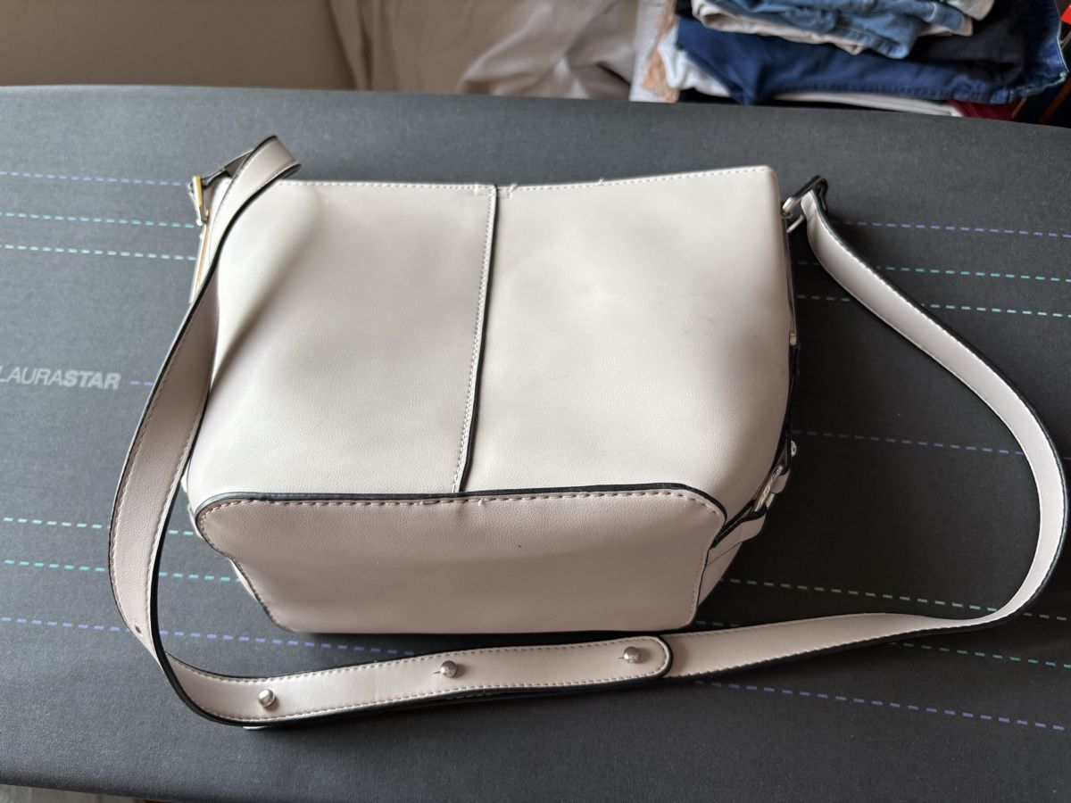 Taschen: Hellbeige Schultertasche – Gebraucht aus Kesswil von Branca-01 1