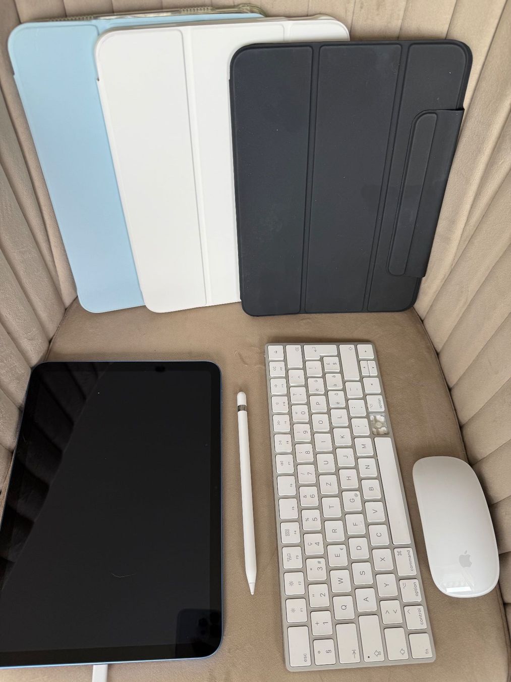 Apple Tablettes PC: Pack Apple iPad 10th gen. & Accessoires – D'occasion à Biel/Bienne par Rinee_G 3