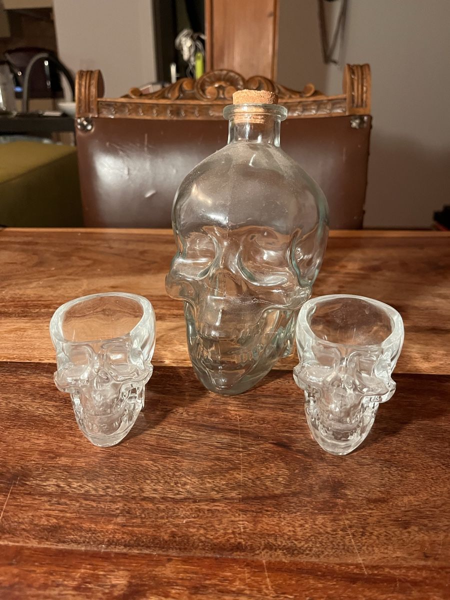 Verres: Skull Set - Flasche und Gläser – D'occasion à Trimbach par Ninusch