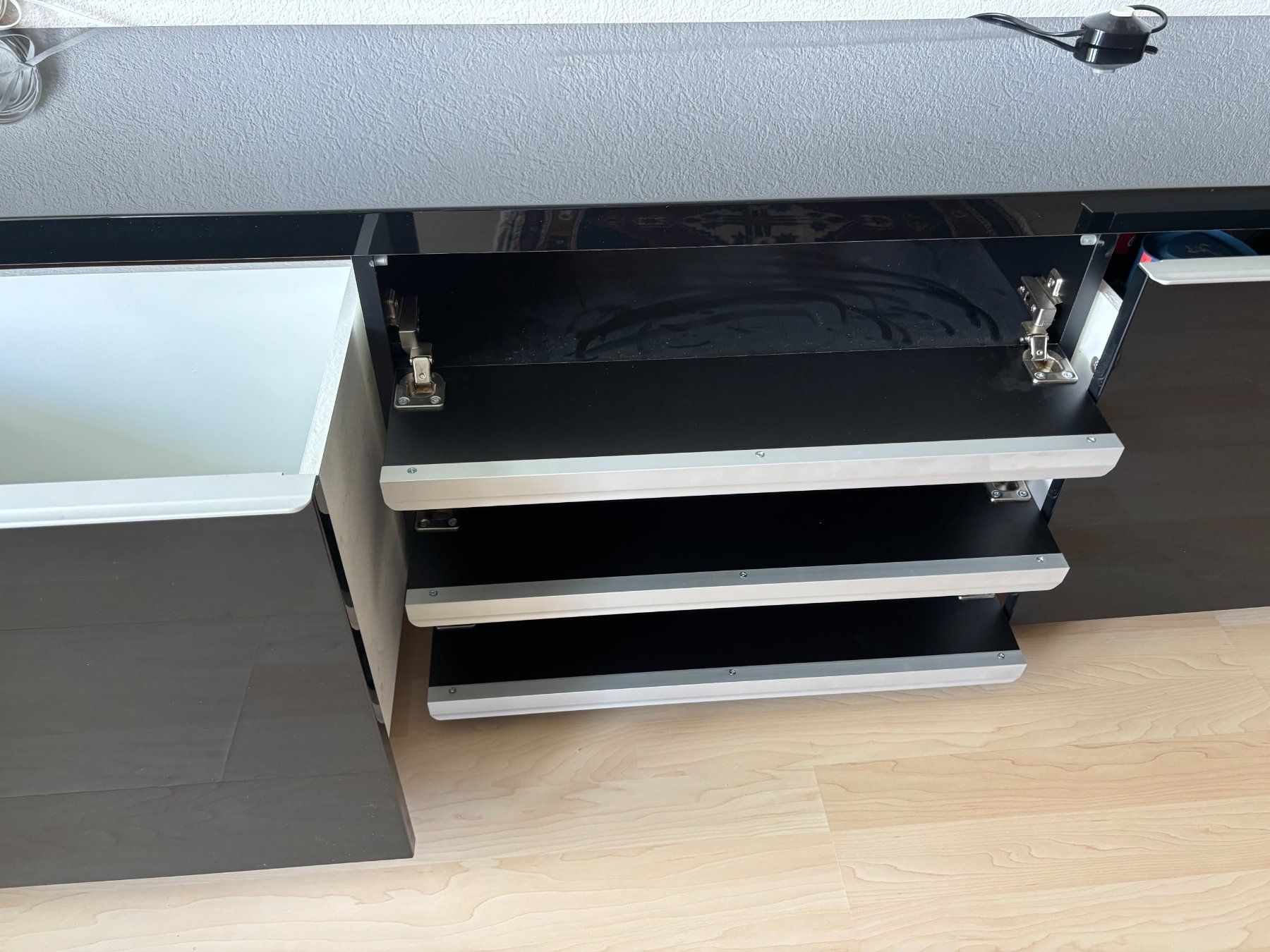 TV Möbel: TV Möbel / Kommode Hochglanz Schwarz, Elegant – Gebraucht aus Aesch ZH von rcg987 3
