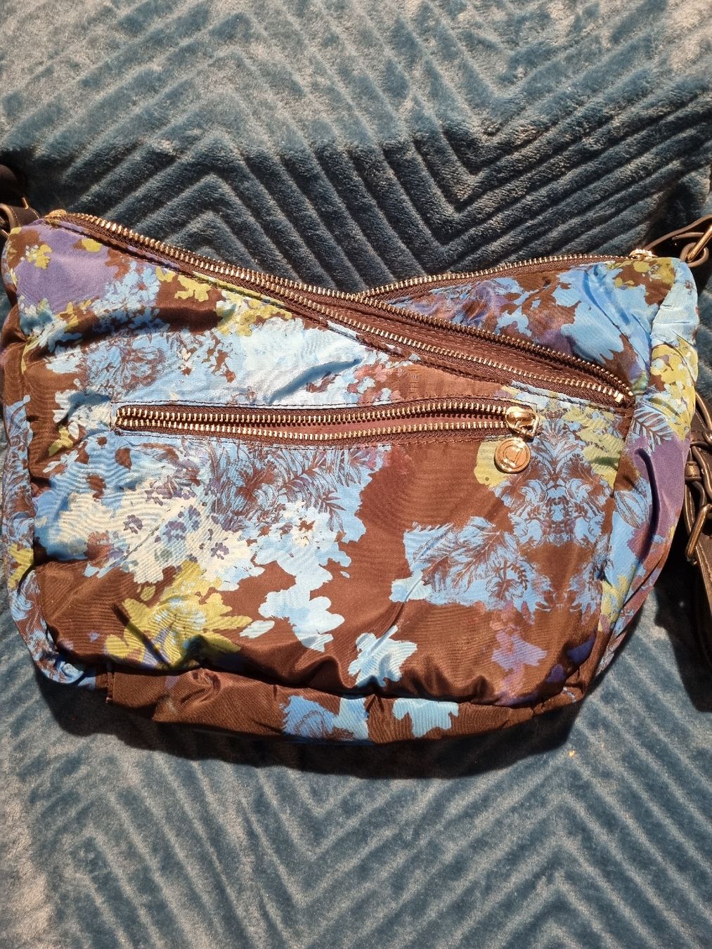 Desigual Borse da donna: Desigual Tasche blau gemustert gute Zustand – Nuovo (secondo la descrizione) da Aesch BL venduto da mutti04