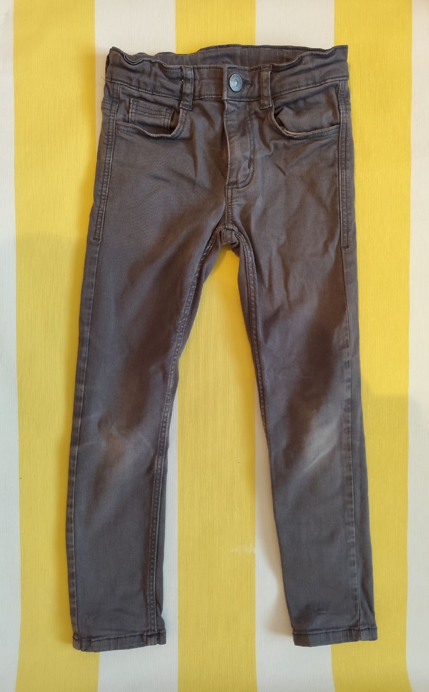 Hosen: Graue Hose. Gr. 6 – Gebraucht aus Widen von isa_zz9b