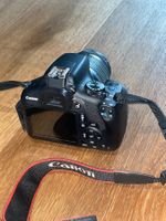 Canon EOS1300D mit Objektiv und Hülle