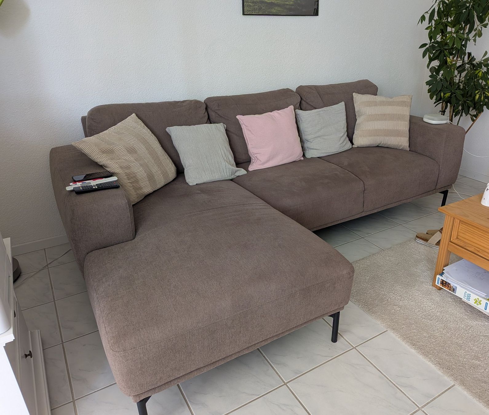 Livique Divani: 3er Sofa, braun, sehr bequem, mit Recamière – Usato da Boningen venduto da hendi0203 1