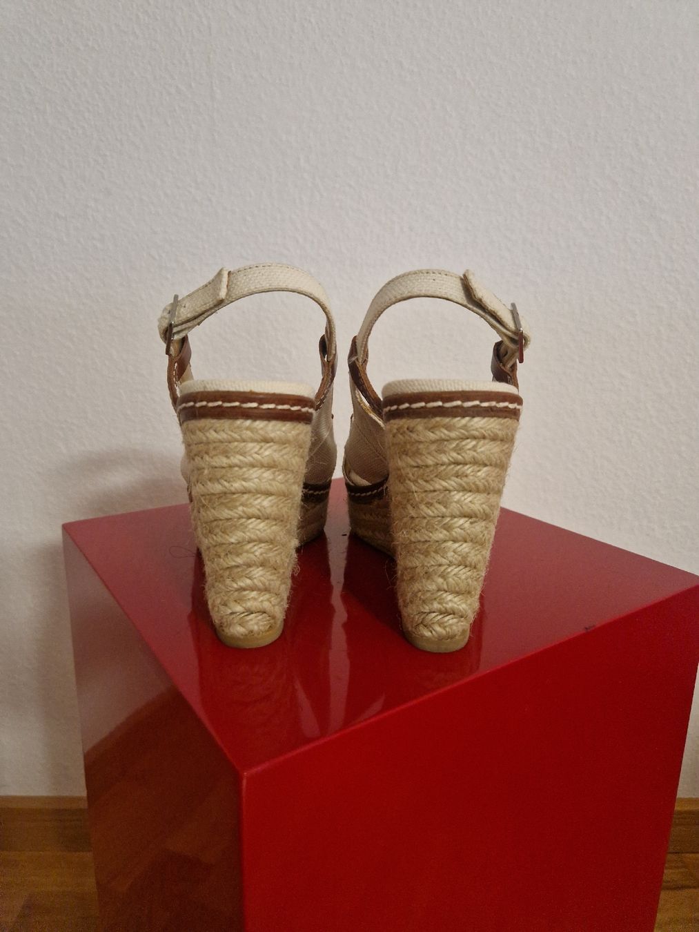 Scarpe da donna: Damenschuhe mit Keilabsatz – Usato da Bern venduto da Dekthai 2
