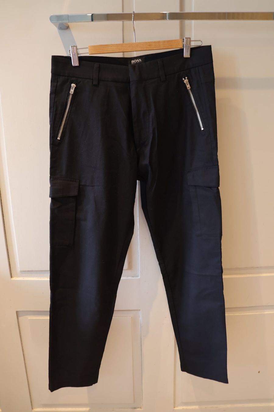 Hugo Boss Pantaloni: Hugo Boss Cargo-Hose schwarz – Usato da Winterthur venduto da jul_v9wx