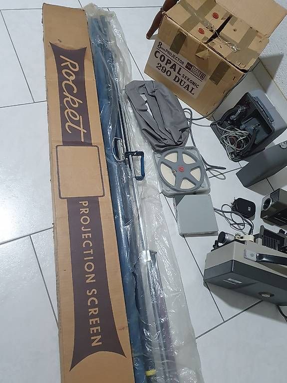 Videocamere: Videokamera und Projektor mit Leinwand – Usato da Spreitenbach venduto da Lexus558 3