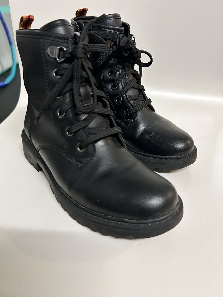 Schuhe für Mädchen: Geox Stiefel Mädchen Grösse 33 – Gebraucht aus Gerlikon von sruesch