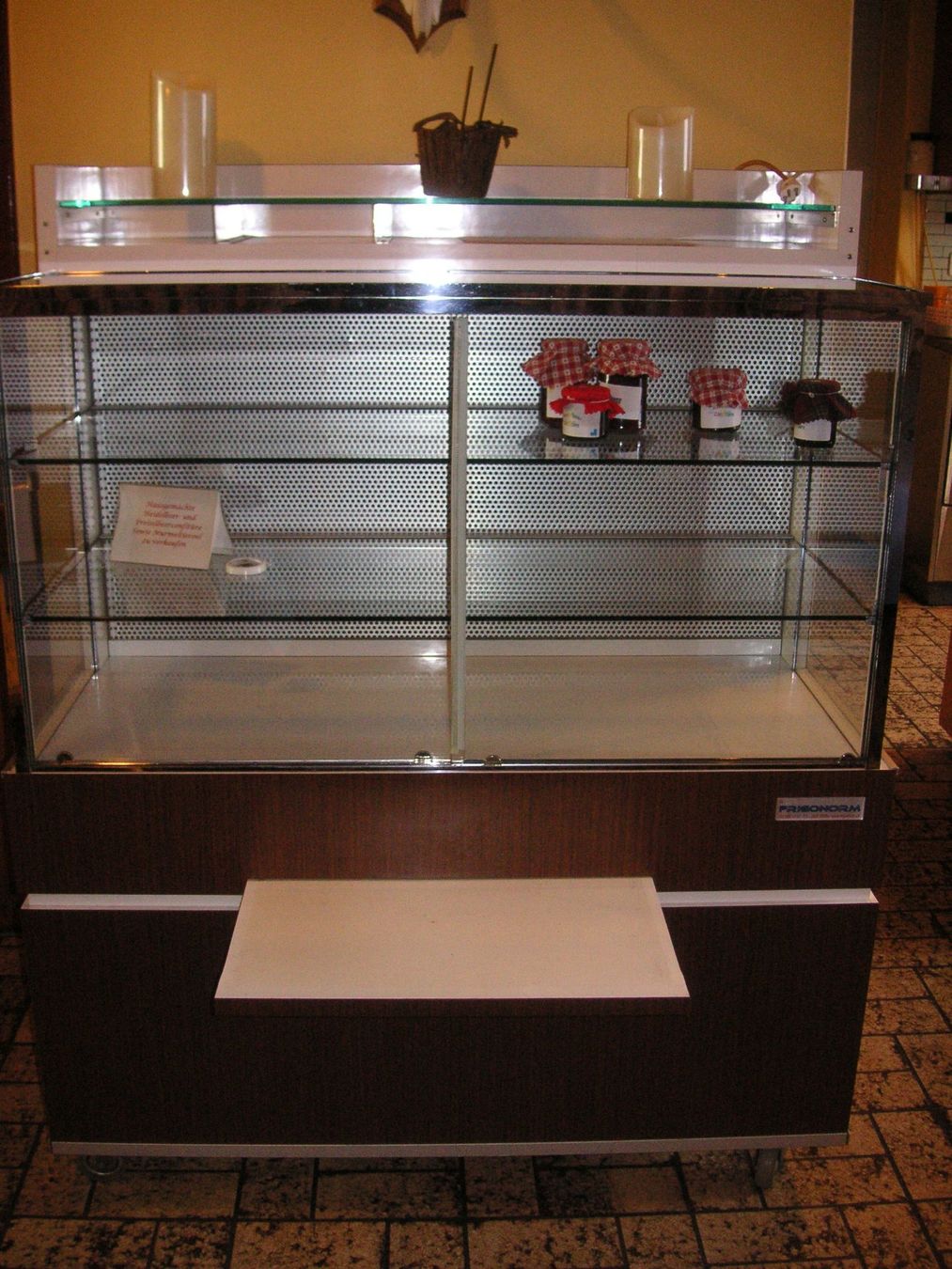Vetrine: Patisseriekühlvitrine – Usato da Hospental venduto da tonycarmen 1