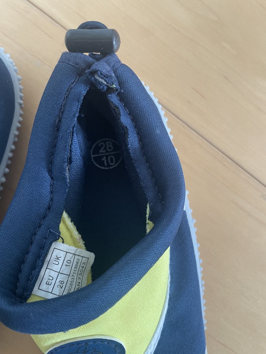Scarpe per ragazzi: Badeschuhe Grösse 28 – Usato da Mönchaltorf venduto da Snoopy2002 2