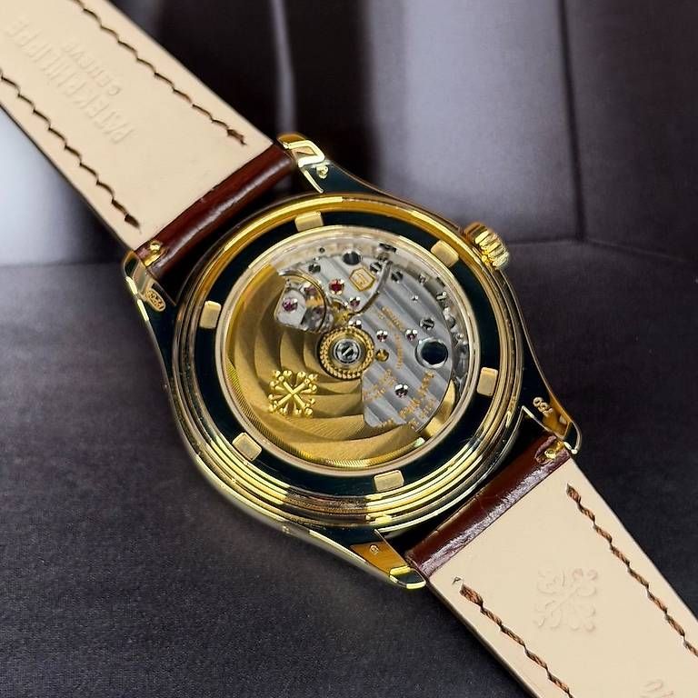Orologi: Patek Philippe Annual Calendar 5146J-010 – Usato da Genève venduto da minty.watches 6