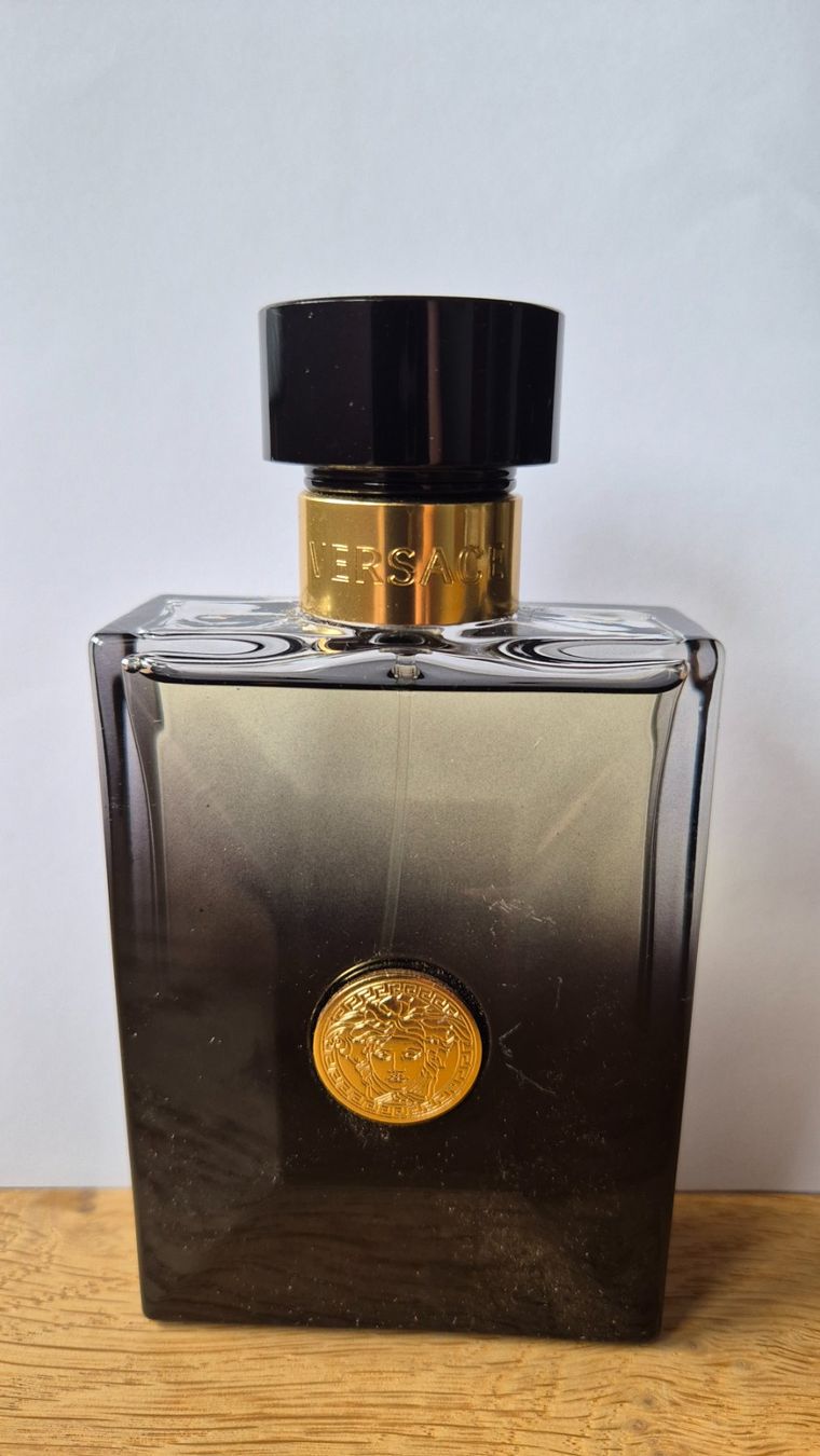Versace Profumi & Eau de Toilette: Versace Oud Noir (Eau de Parfum) 100ml – Nuovo (secondo la descrizione) da Wikon venduto da Overspeed