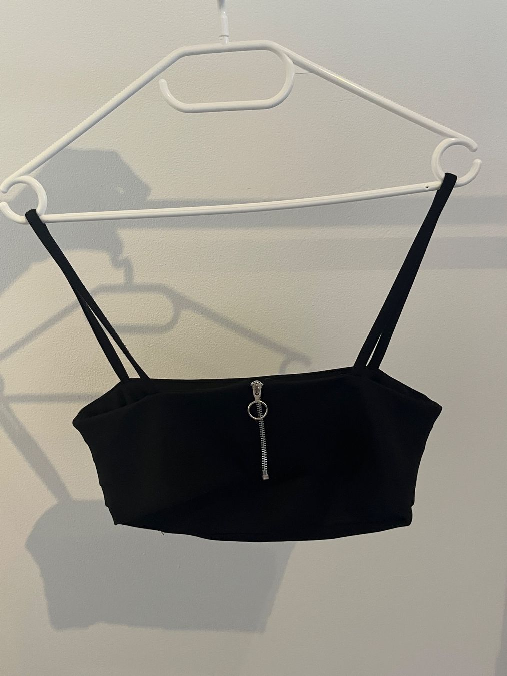 Zara Top: Top à bretelles, noir – Usato da Savagnier venduto da taianab 4