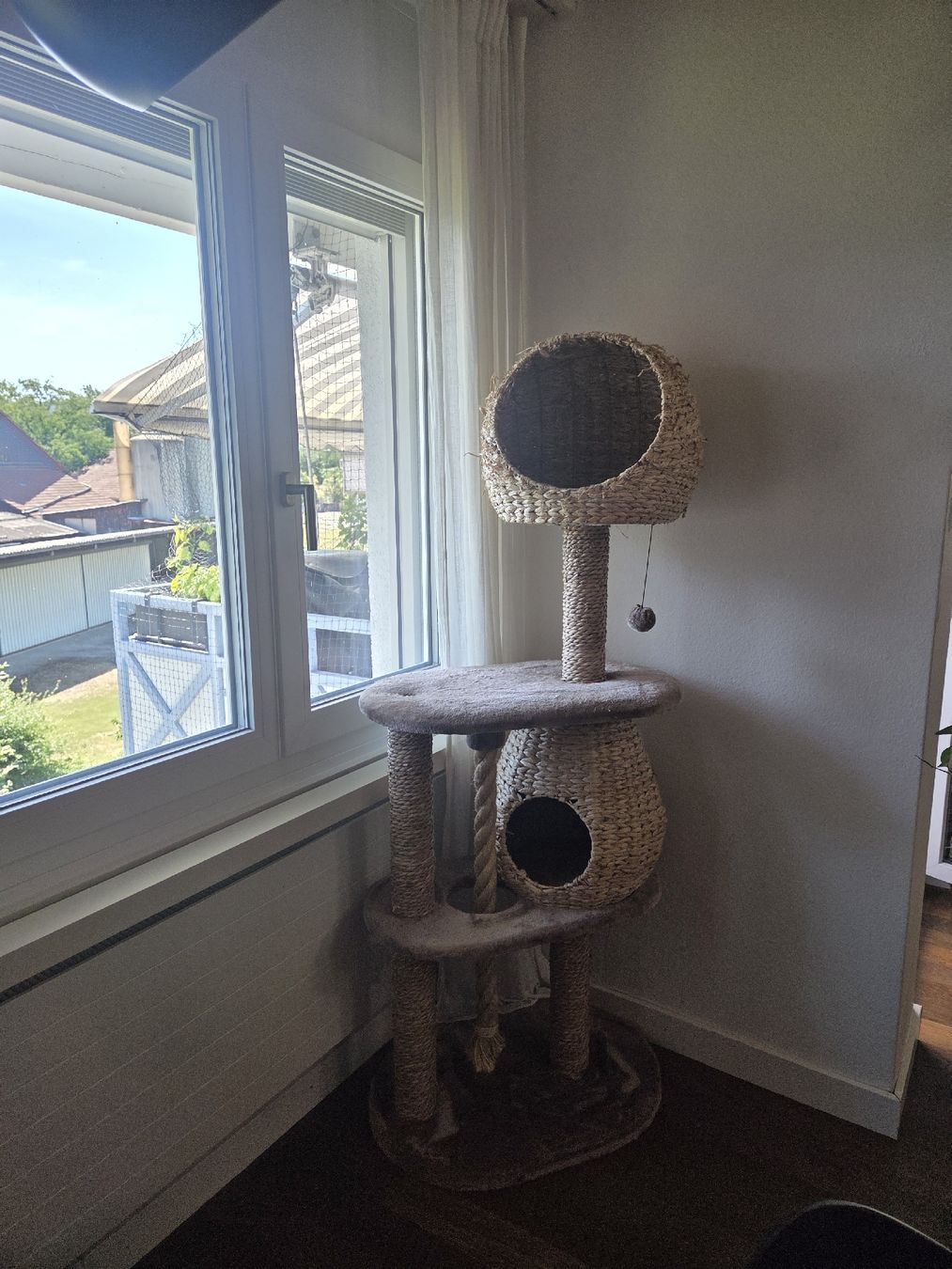 Tiragraffi: Cat Tree Condo Tower Multi-Level Activity Center Used – Usato da Schwerzenbach venduto da Marjan-DU