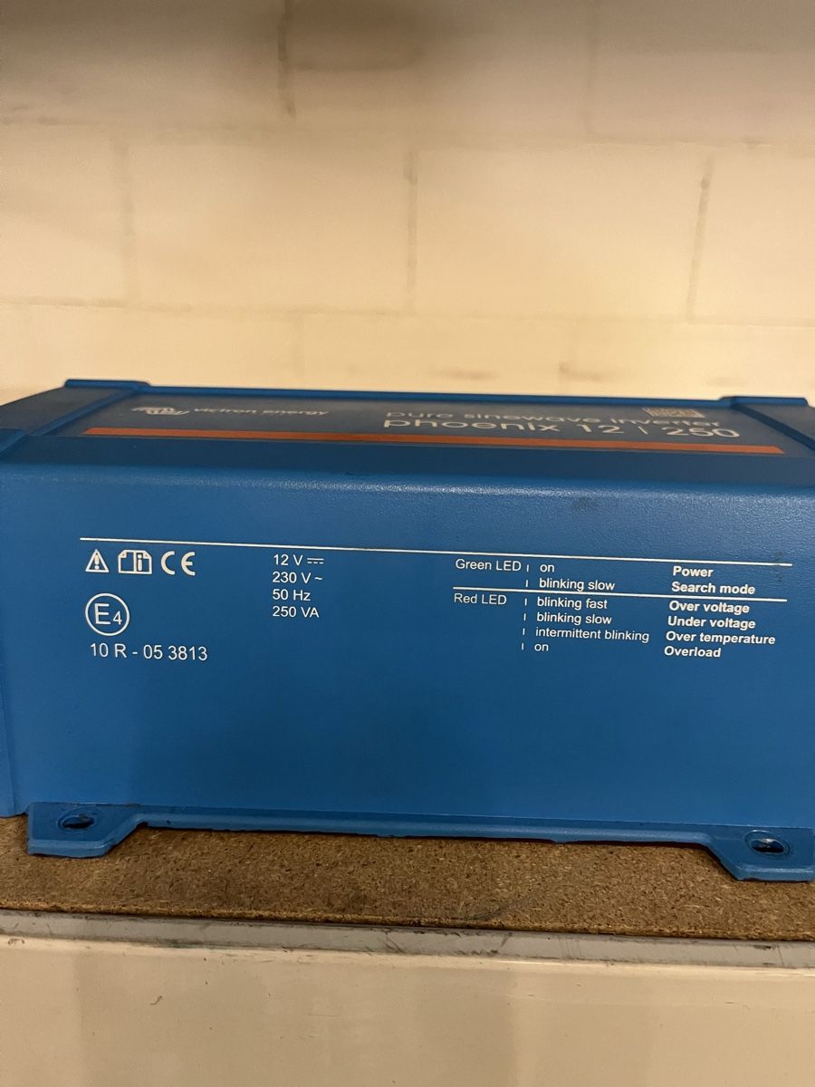 Victron Inverter: Victron Energy Phoenix Wechselrichter 12/250 – Usato da Arbon venduto da pengos3 1