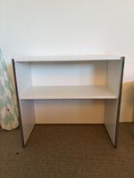 Regal weiss mit Chromkanten, sehr stabil