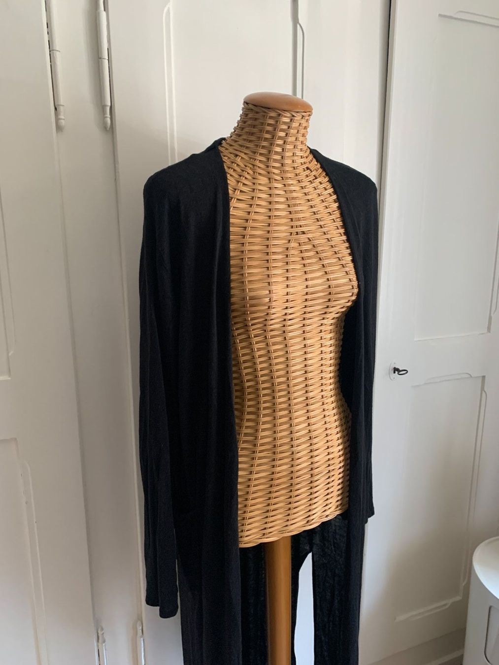 H&M Giacche: Feinstrick Jacke schwarz lang - S – Usato da Zürich venduto da Diazaio 1