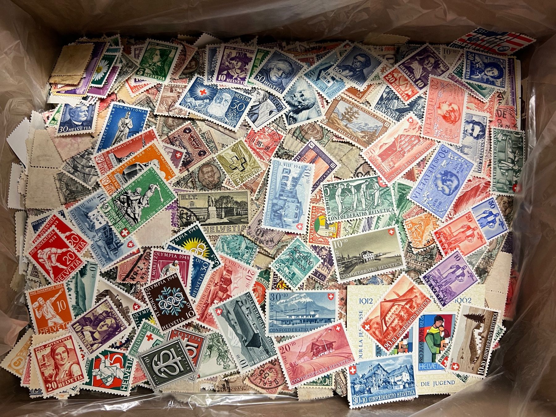 Tutti i francobolli: Briefmarken CH + ganze Welt. Ca.1kg. – Usato da Münchenbuchsee venduto da dani1113 1